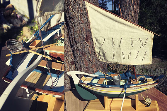 Es un modelo a escala de una embarcación tradicional gallega.